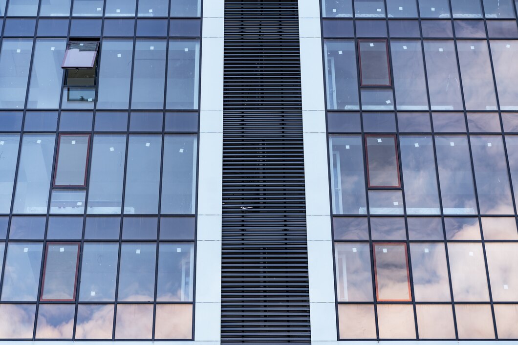 Właściwości i zalety okien aluminiowych w kontekście nowoczesnej architektury