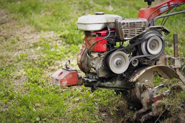 Jak wybrać idealny traktor akumulatorowy do swojego ogrodu?