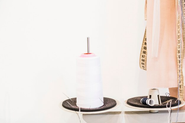 Jak wybrać idealne rozwiązanie do dozowania ręczników w łazience?