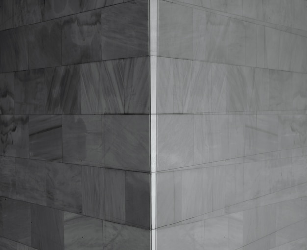 Jak zastosować nowoczesne płytki w stylu industrialnym w aranżacji wnętrz?