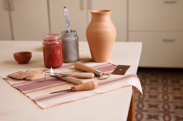 Jak ręcznie wykonane ozdoby ceramiczne mogą odmienić Twoje wnętrze?
